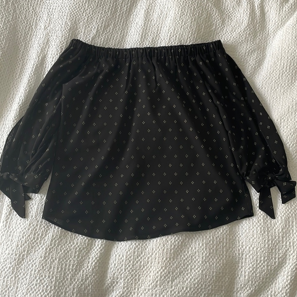 Veronica M Off the Shoulder Shirt (S)